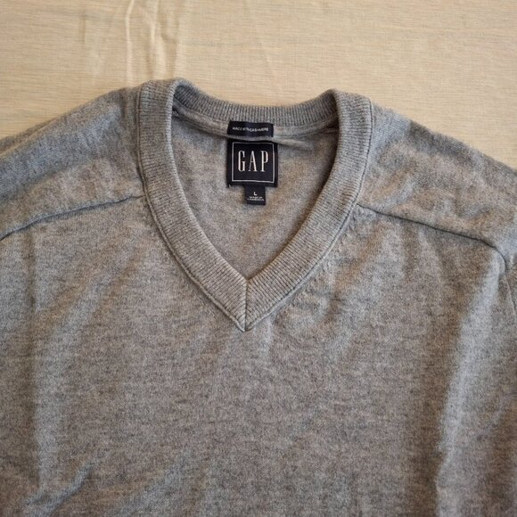 GAP Mens Sweater Sz L V-Neck Cotton Cashmere Minimalist Academia Preppy Neutral - Picture 12 of 14